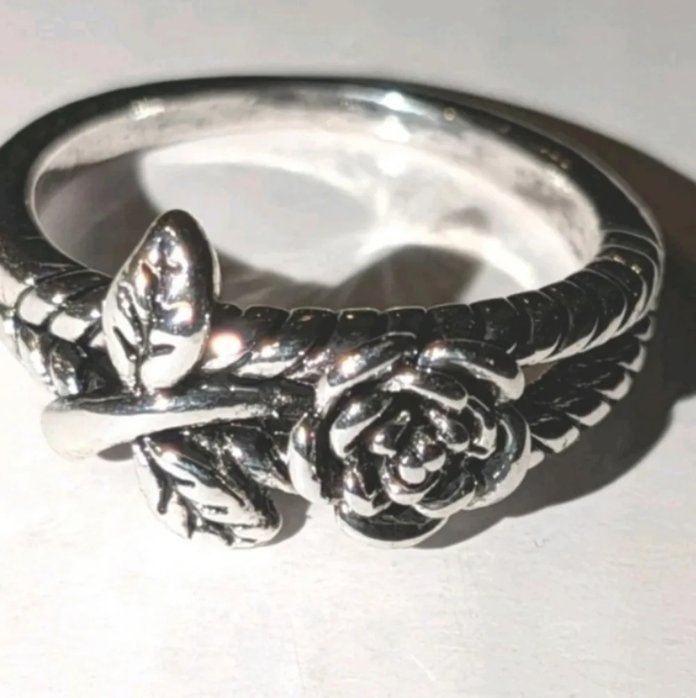 Lovely Rose Silver Intricate Detailed Rose Floral Ring